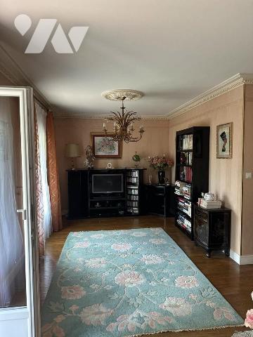 À Vendre à Bourgueil

Découvrez cette  maison de 114 m² habitable, située dans le charmant vill...