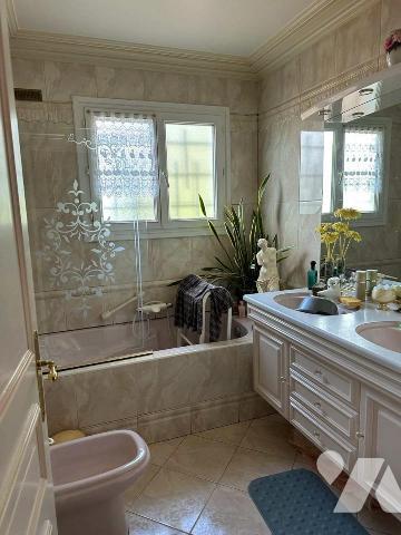 À Vendre à Bourgueil

Découvrez cette  maison de 114 m² habitable, située dans le charmant vill...