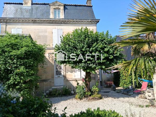Authentique maison de maître au coeur de COGNAC, avec jardin et dépendance.