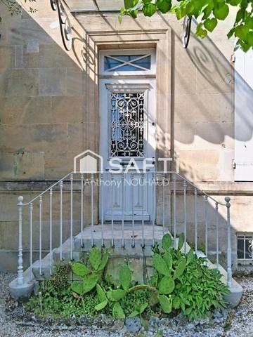 Authentique maison de maître au coeur de COGNAC, avec jardin et dépendance.