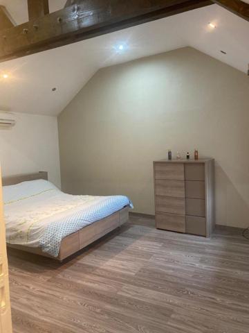 Propriété rénovée avec soin, volumes généreux