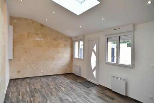 Propriété rénovée avec soin, volumes généreux