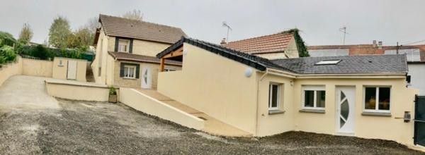 Propriété rénovée avec soin, volumes généreux