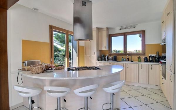 Maison à vendre    5 pièces •  Excenevex