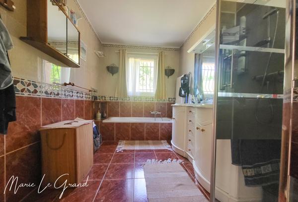 Maison
         6 pièces
        - 126 m² Exclusivité 275 000 € *