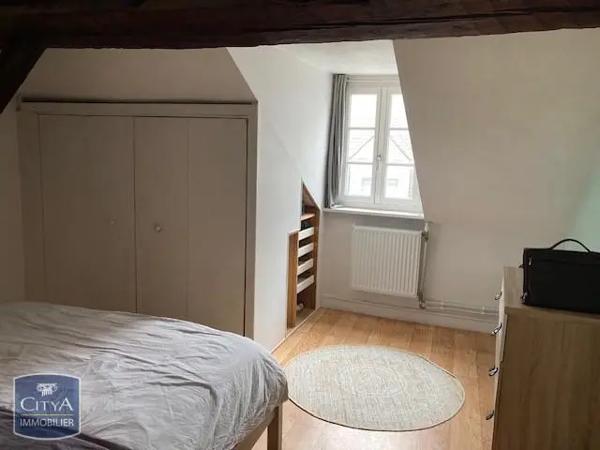 Appartement à louer 2 pièces 53.01m² Saumur (49400)
