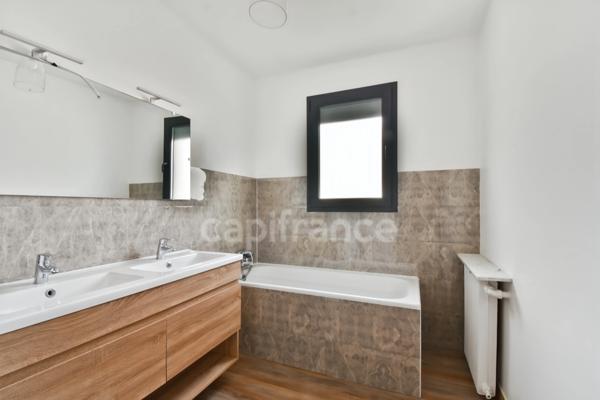 À vendre à Sainte-Geneviève-des-Bois (91), Belle maison familiale de 123 m², 5 chambres, véranda, garage, sans travaux et parfaitement situé.