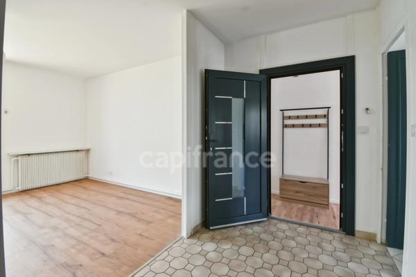 À vendre à Sainte-Geneviève-des-Bois, maison familiale :    de 123 m², 5 chambres, véranda, garage, sans travaux et parfaitement situé.