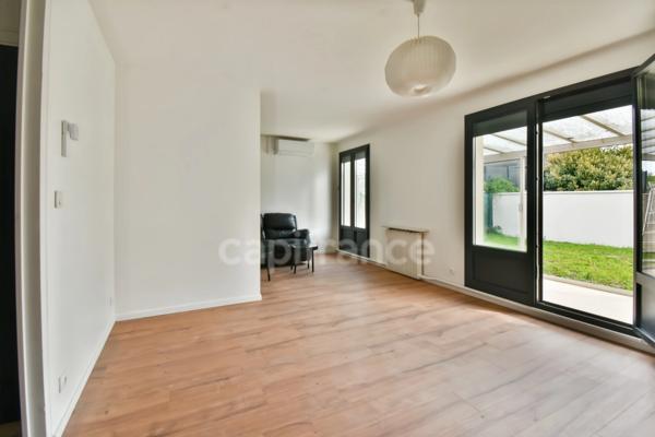 À vendre à Sainte-Geneviève-des-Bois, maison familiale :    de 123 m², 5 chambres, véranda, garage, sans travaux et parfaitement situé.
