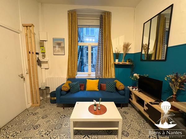 A ventre studio meublé centre ville , Nantes