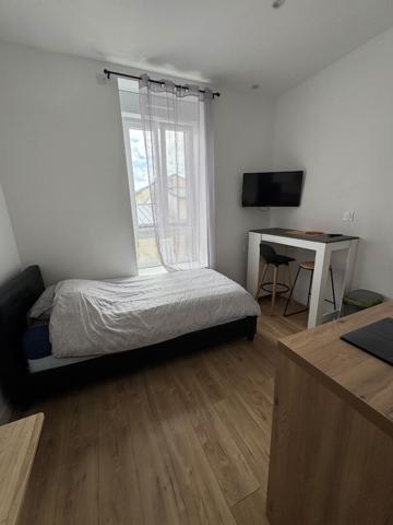 CENTRE VILLE STUDIO MEUBLE AVEC chauffage eau et wifi compris , Brest