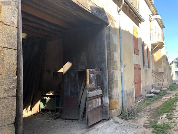 Maison à vendre à Saint-Amand-Montrond dans le Cher (18200), ref : 18022/730