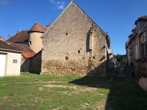 Maison à vendre à Saint-Amand-Montrond dans le Cher (18200), ref : 18022/730