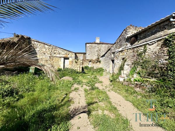MAISON CHARENTAISE A SEULEMENT 10' DE SAINTES