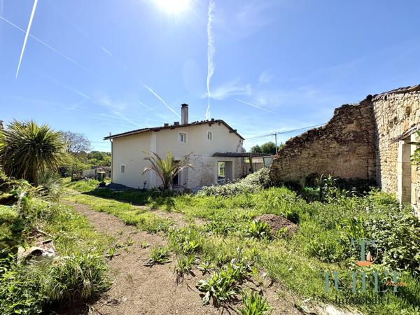 MAISON CHARENTAISE A SEULEMENT 10' DE SAINTES