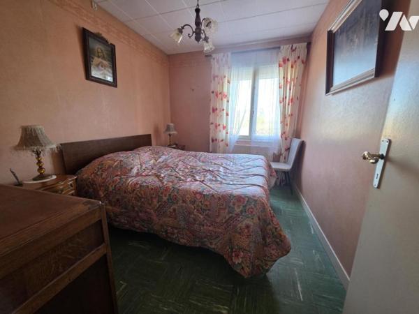 Maison semi mitoyenne avec trois chambres et garage