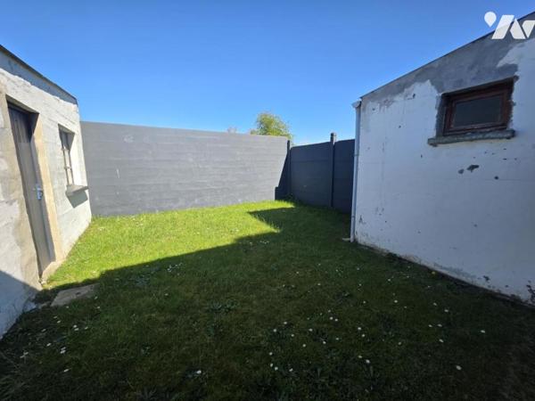 Maison semi mitoyenne avec trois chambres et garage