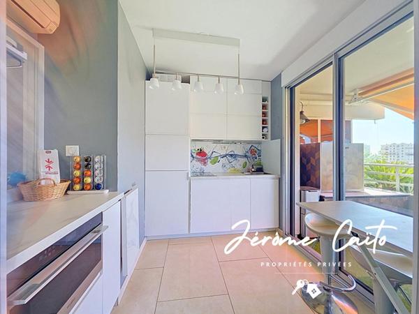 Appartement Nimes 1 pièce(s) 23m2 - Terrasse - Cave