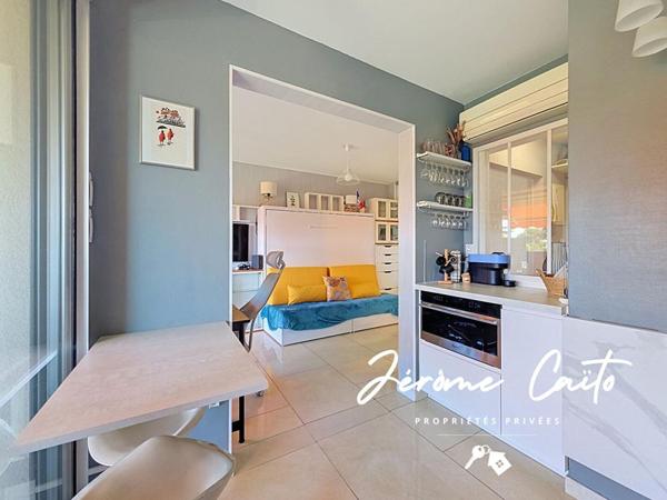 Appartement Nimes 1 pièce(s) 23m2 - Terrasse - Cave