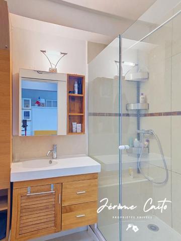 Appartement Nimes 1 pièce(s) 23m2 - Terrasse - Cave