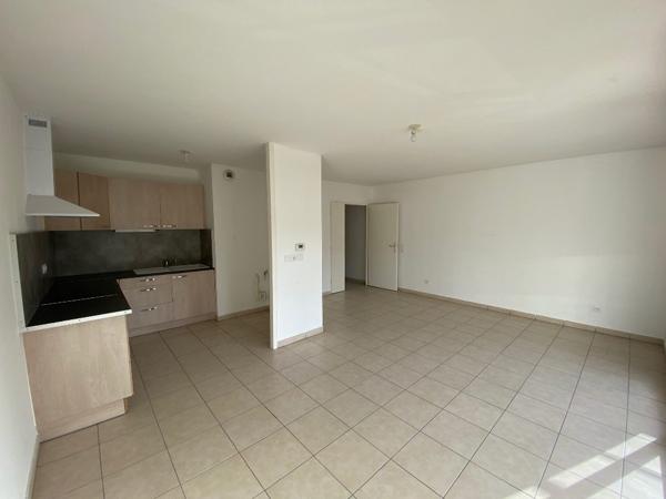 APPARTEMENT RIVES - 3 pièces - 66.5 m²