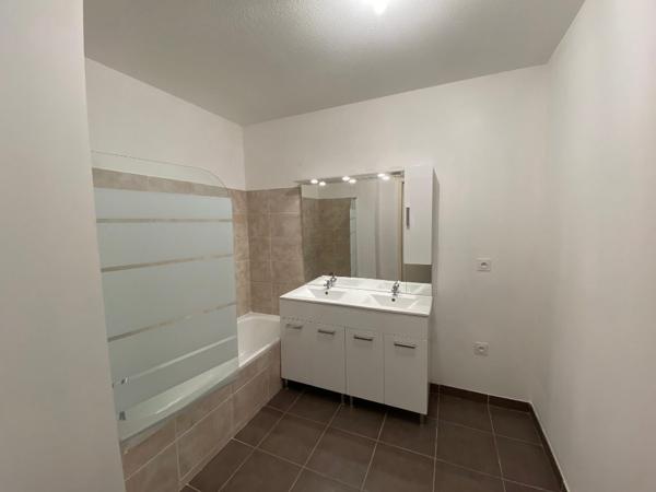 APPARTEMENT RIVES - 3 pièces - 66.5 m²