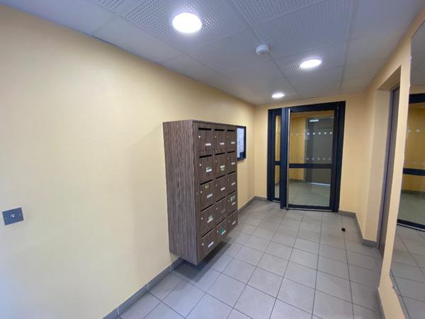APPARTEMENT RIVES - 3 pièces - 66.5 m²