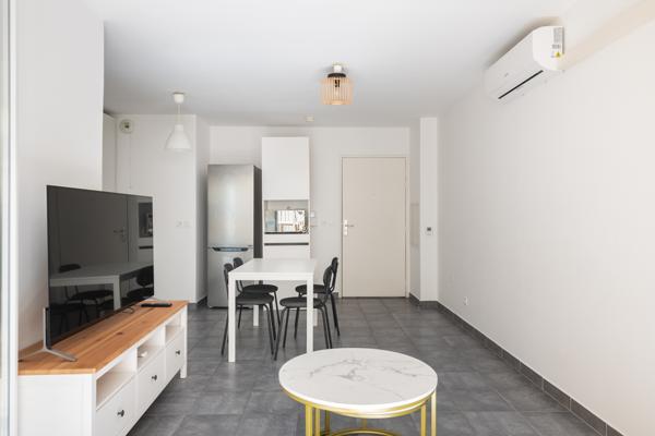 Appartement T2 avec balcon, parking et DPE A – 41 m² – Marseille 10ème