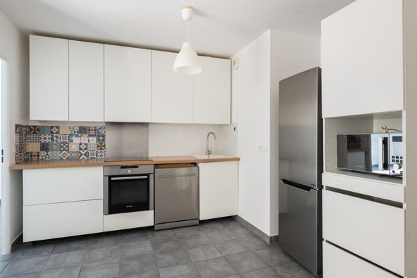 Appartement T2 avec balcon, parking et DPE A – 41 m² – Marseille 10ème