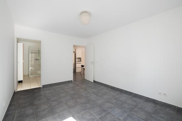 Appartement T2 avec balcon, parking et DPE A – 41 m² – Marseille 10ème
