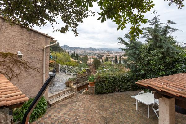 Maison sur 2 niveaux avec vue imprenable