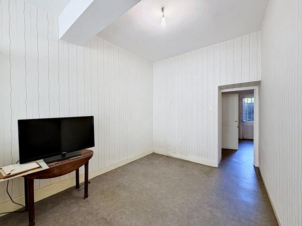 Maison
         6 pièces
        - 180 m² 119 900 € *