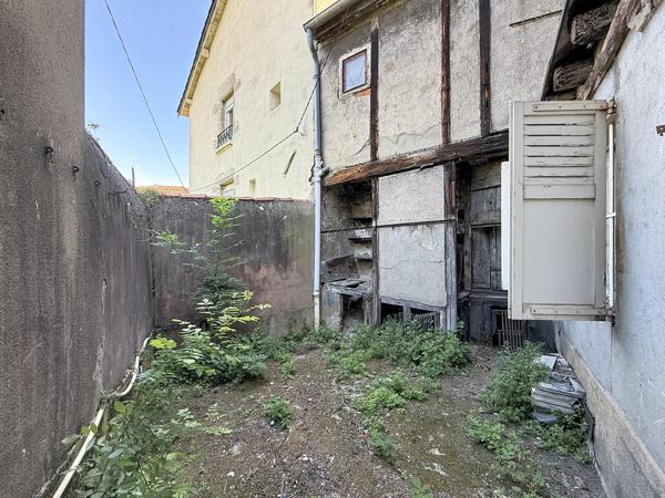 Maison
         6 pièces
        - 180 m² 119 900 € *