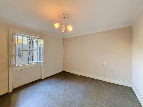 Maison
         6 pièces
        - 180 m² 119 900 € *