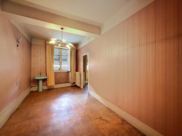 Maison
         6 pièces
        - 180 m² 119 900 € *