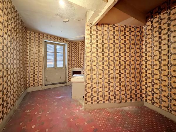 Maison
         6 pièces
        - 180 m² 119 900 € *