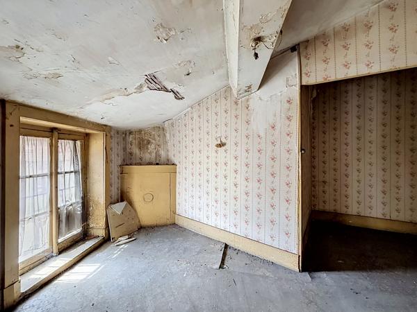 Maison
         6 pièces
        - 180 m² 119 900 € *