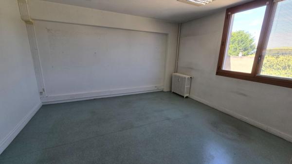Bureaux  181 m2 HYPERCENTRE Poitiers avec 5  places de parking
