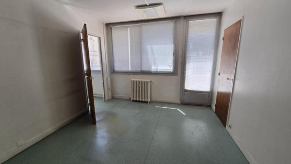 Bureaux  181 m2 HYPERCENTRE Poitiers avec 5  places de parking