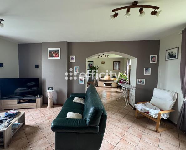 Maison
         6 pièces
        - 185 m² 338 000 € *