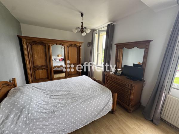 Maison
         6 pièces
        - 185 m² 338 000 € *