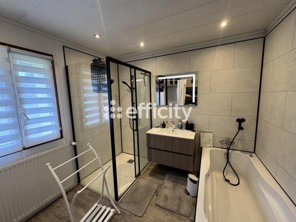 Maison
         6 pièces
        - 185 m² 338 000 € *