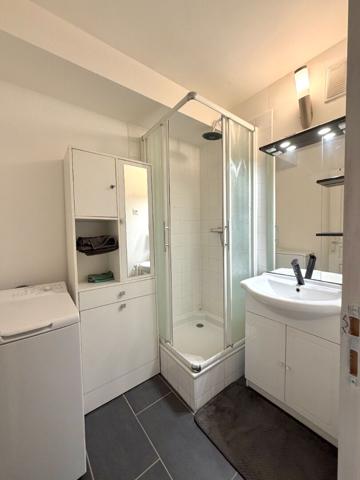 Appartement 3 pièces  2 chambres  Secteur La Rivière  61 000 