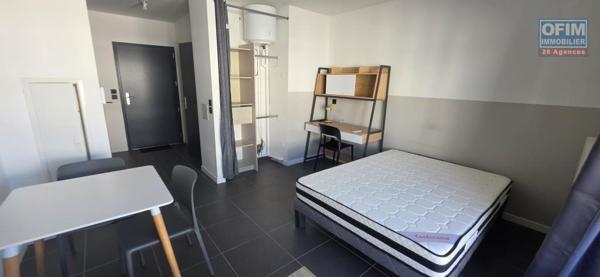 A louer studio neuf, MEUBLE ET EQUIPE, haut de gamme le Tampon centre ville