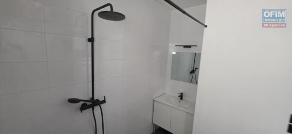 A louer studio neuf, MEUBLE ET EQUIPE, haut de gamme le Tampon centre ville