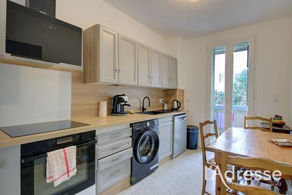 BASTIA, centre ville, Appartement 3 pièces meublé + GARAGE, secteur tribunal