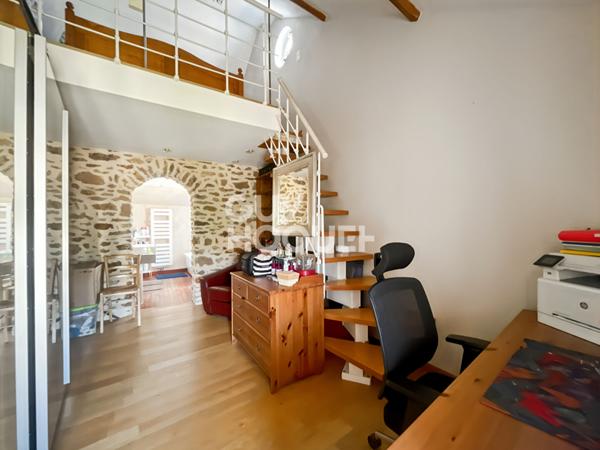 Maison Briarde avec Piscine et Beaux Volumes