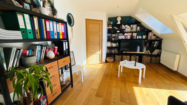 Maison en pierre de 6 pièces à vendre à Mordelles, exposée plein sud