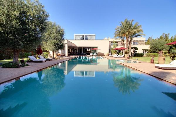 À vendre propriété sur la route de Ouarzazate à Marrakech