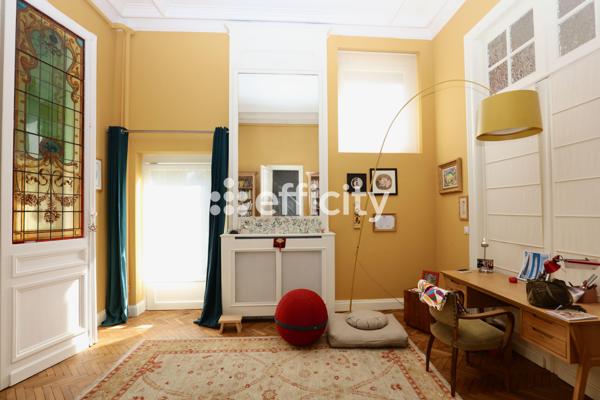 Maison 8 pièces - 222 m²